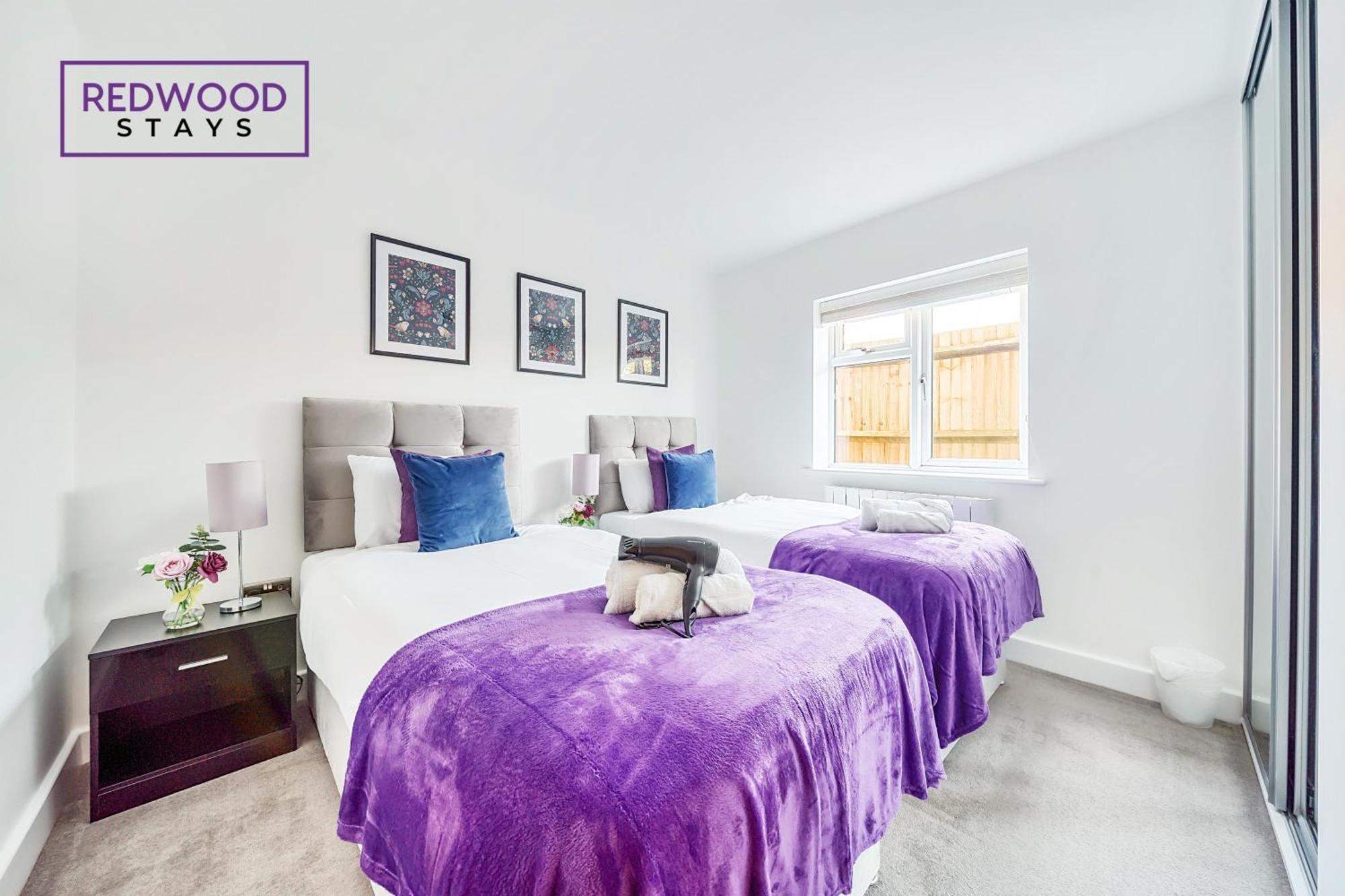 Redwood Stays: Modern Serviced Apartments with Free Parking & Streaming Basingstoke Exterior photo
