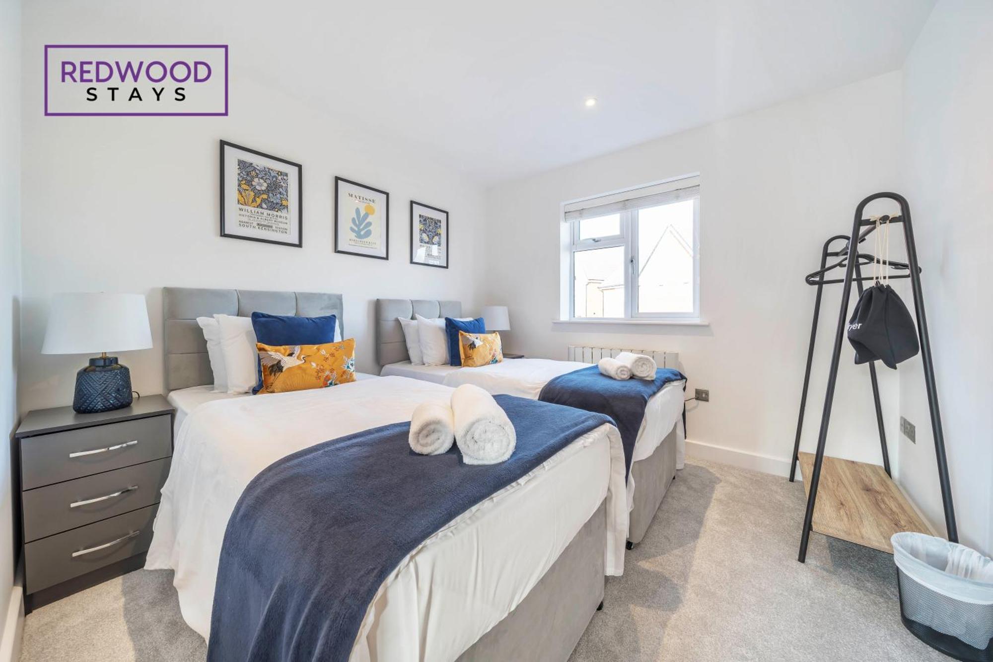 Redwood Stays: Modern Serviced Apartments with Free Parking & Streaming Basingstoke Exterior photo
