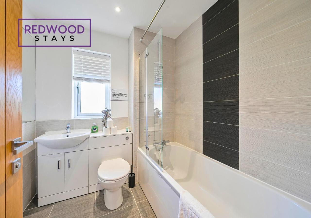 Redwood Stays: Modern Serviced Apartments with Free Parking & Streaming Basingstoke Exterior photo