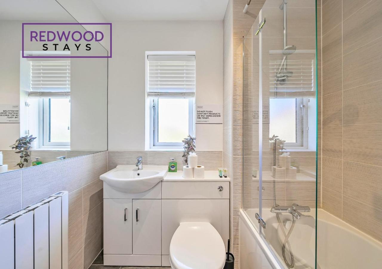 Redwood Stays: Modern Serviced Apartments with Free Parking & Streaming Basingstoke Exterior photo