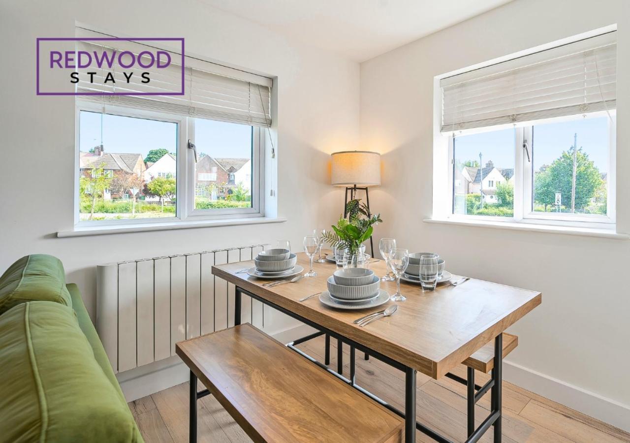 Redwood Stays: Modern Serviced Apartments with Free Parking & Streaming Basingstoke Exterior photo