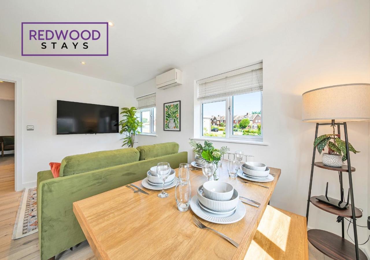 Redwood Stays: Modern Serviced Apartments with Free Parking & Streaming Basingstoke Exterior photo