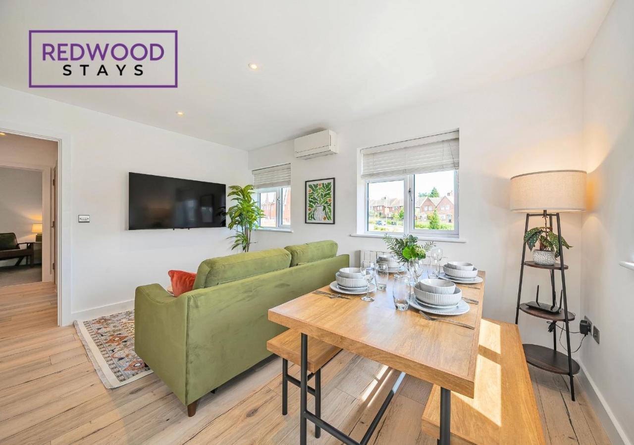 Redwood Stays: Modern Serviced Apartments with Free Parking & Streaming Basingstoke Exterior photo